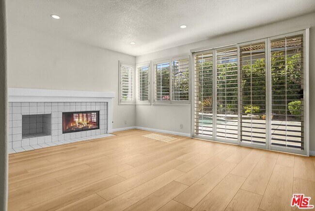 Building Photo - 2605 Country Ln