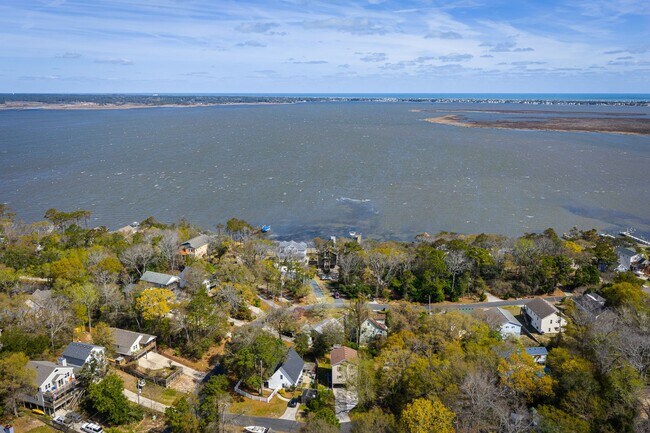 Building Photo - 219 Patane