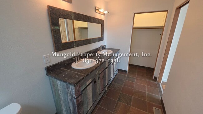Building Photo - 28 Castanada Pl