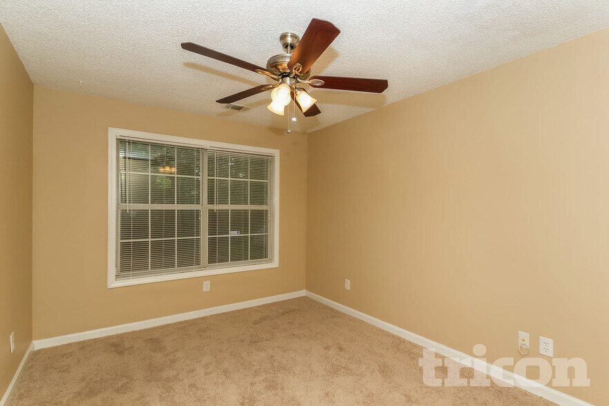 Building Photo - 1318 N Hampton Dr