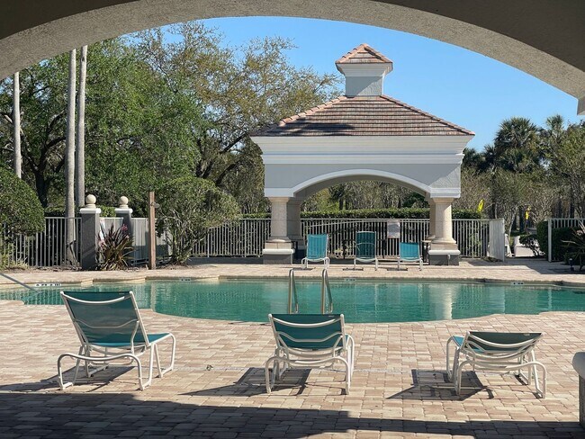 Building Photo - 13827 Fairway Island Dr