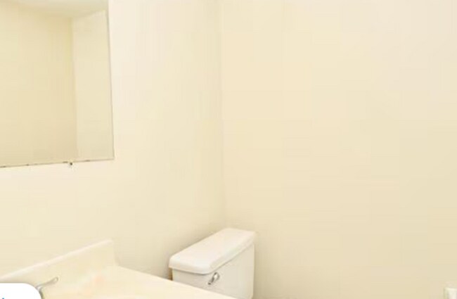 Building Photo - Charming 3-Level Townhome Backing to Woods in Prime Alexandria Location