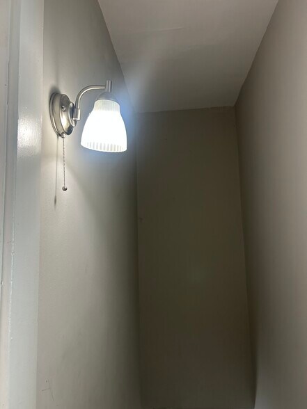 Light fixture and staircase - 1152 Jaeger St