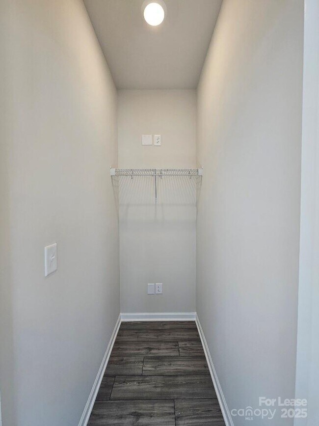 Building Photo - 5213 Brailey Cir