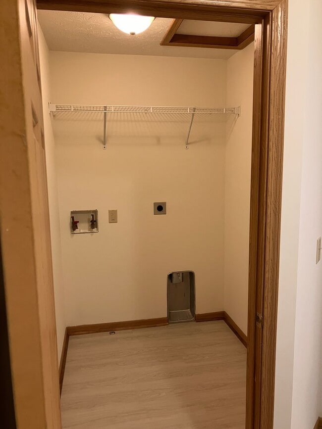 Building Photo - Updated 2 Bedroom (1084 sq ft), 1.5 Baths, and 1-Car Attached Garage in Troy, Ohio!