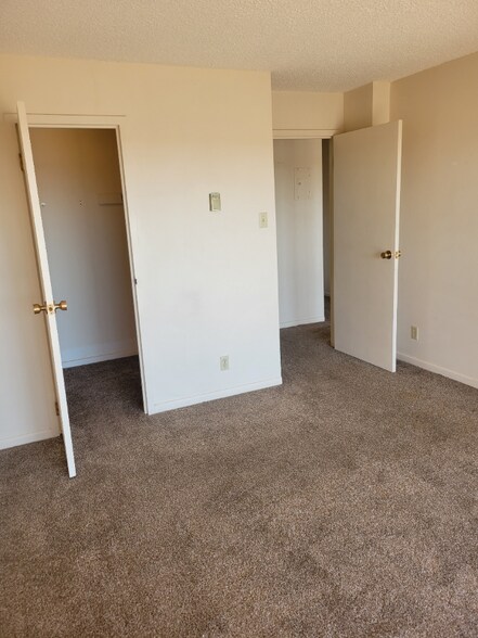 Building Photo - 411 Lakewood Cir