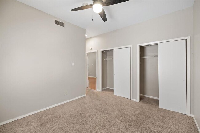 Building Photo - 712 Graham Pl