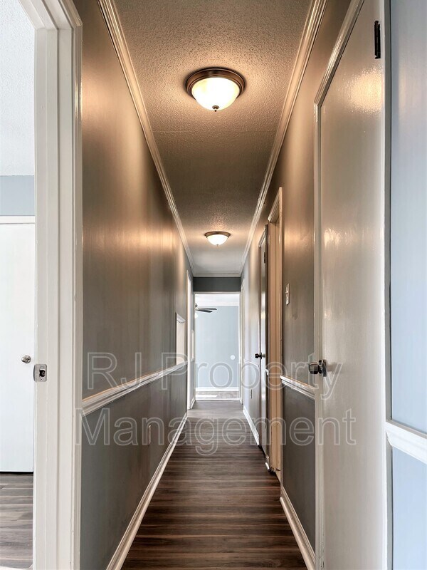 Building Photo - 3716 Bluff Wood Dr