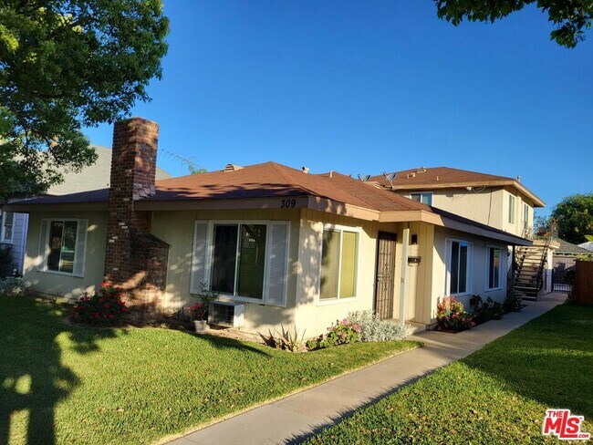 Building Photo - 309 E Cypress St