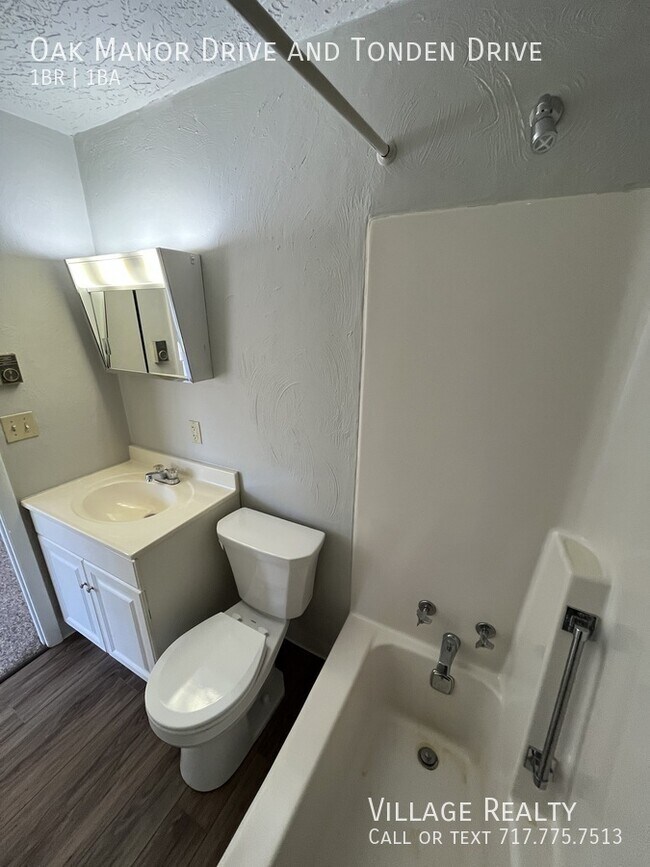 Building Photo - 228 Oak Manor Dr