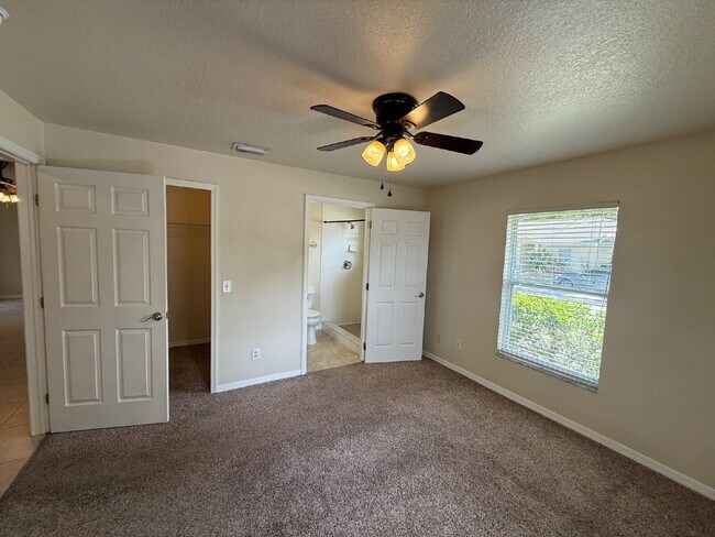 Building Photo - Charming 2 bedroom, 2 bathroom in Melbourne!