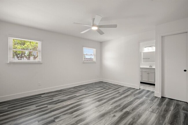 Building Photo - 15302 Spring Hill Ln