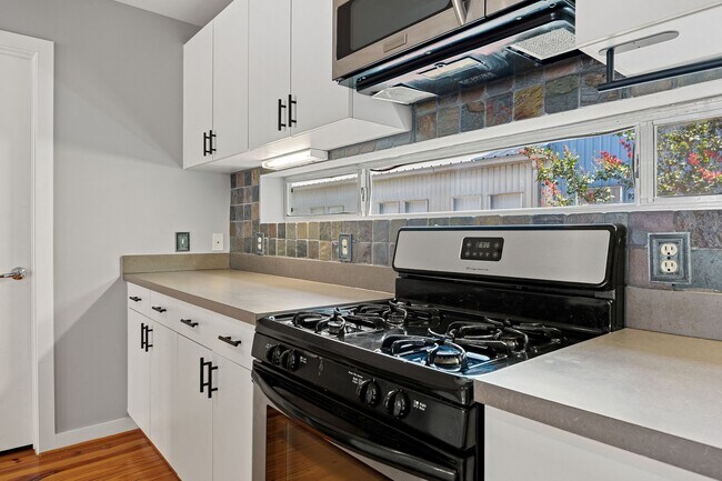 Building Photo - 913 Robin St