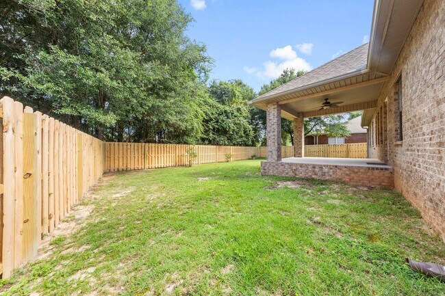 Building Photo - 208 Foxchase Way