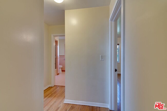 Building Photo - 214 Bellino Dr