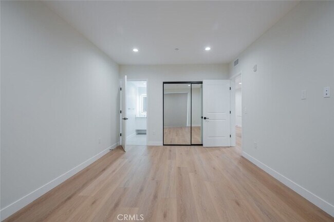 Building Photo - 10218 Fernglen Ave