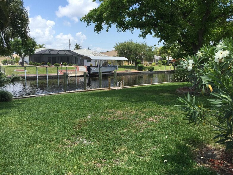 Building Photo - COMING SOON: Gorgeous, remodeled DIRECT ACCESS: 3 bedroom 2 bathroom water front home