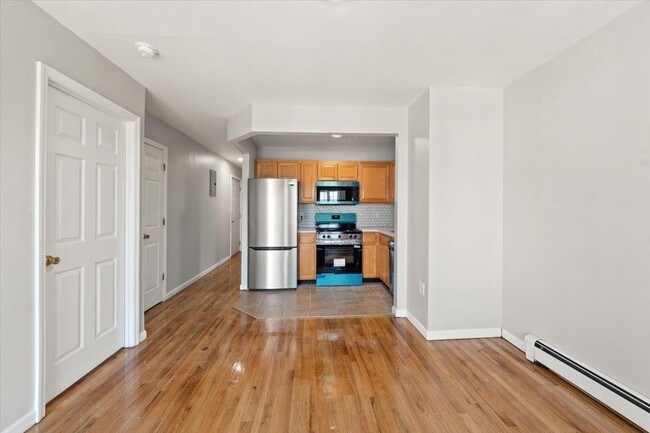 Building Photo - 1309 Vreeland Ave