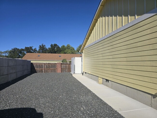 Building Photo - 3572 Carnes Rd