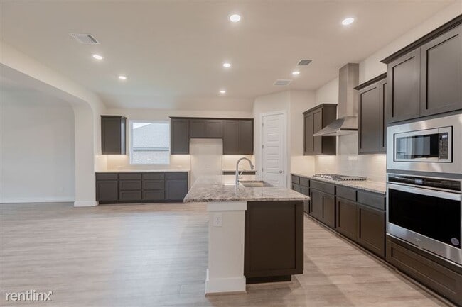 Building Photo - 3804 Sandhill Crane Dr