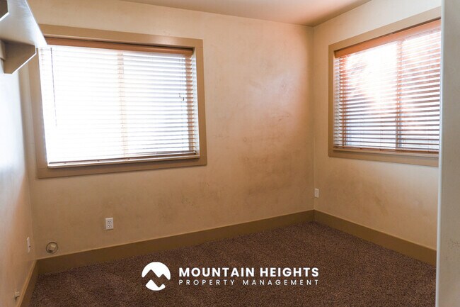 Building Photo - 4071 S Sandpiper Ln