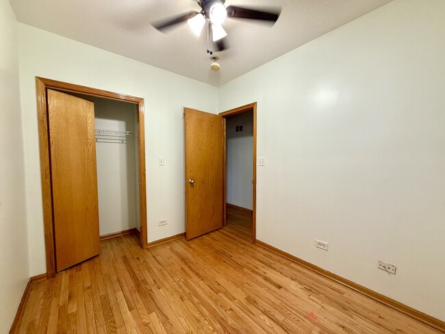 Building Photo - 2207 W Warren Blvd