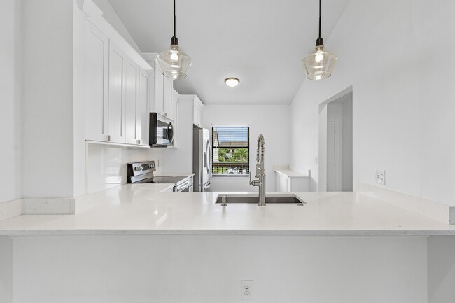 Beautifully remodeled kitchen - 9295 Lake Park Dr