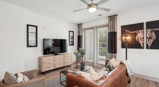 Building Photo - Vintage Raleigh West