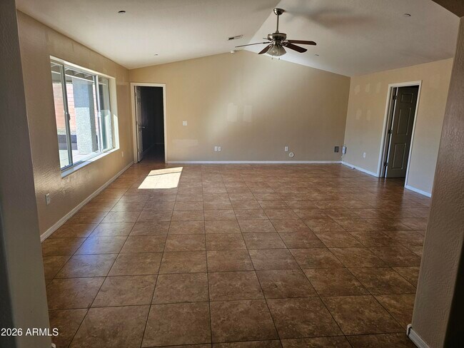 Building Photo - 3711 N Kachina Ln