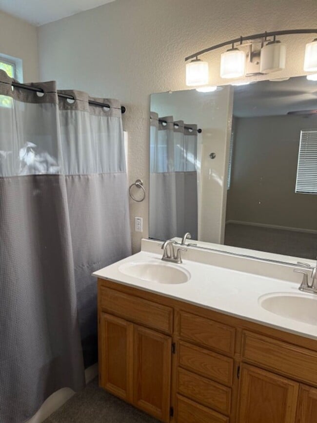 Building Photo - Spacious Single Story House in Natomas