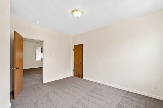 Building Photo - 129 S 18th St