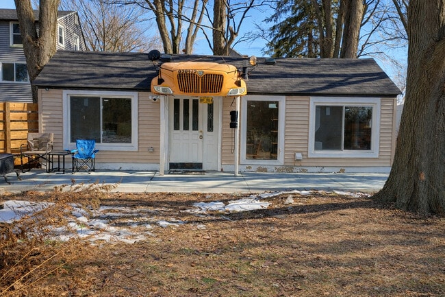 Building Photo - 1125 Molitor Rd