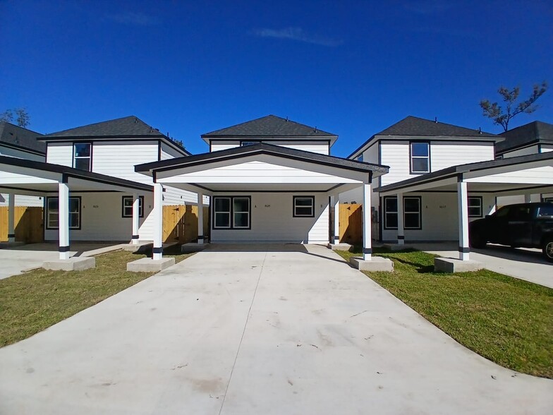 Building Photo - 8639 Peachtree St