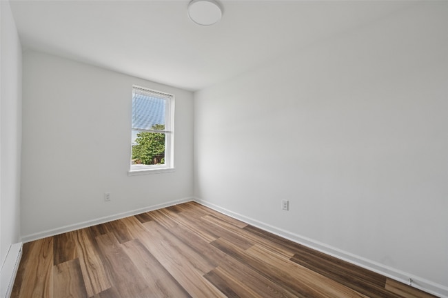 Building Photo - 6154 Glenmore Ave