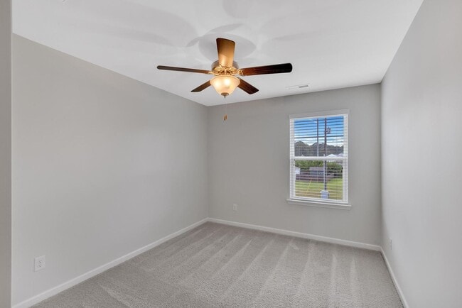 Building Photo - House for Rent in Holly Ridge with large y...