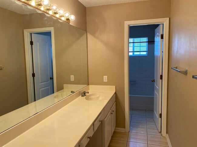 Building Photo - 92 Gleneagles Way