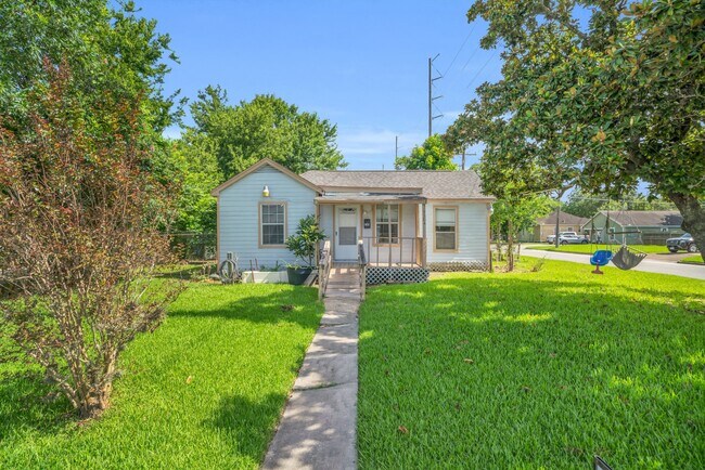 Building Photo - 7304 Kinney St
