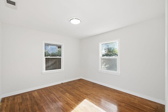 Building Photo - 541 Jackson Ave