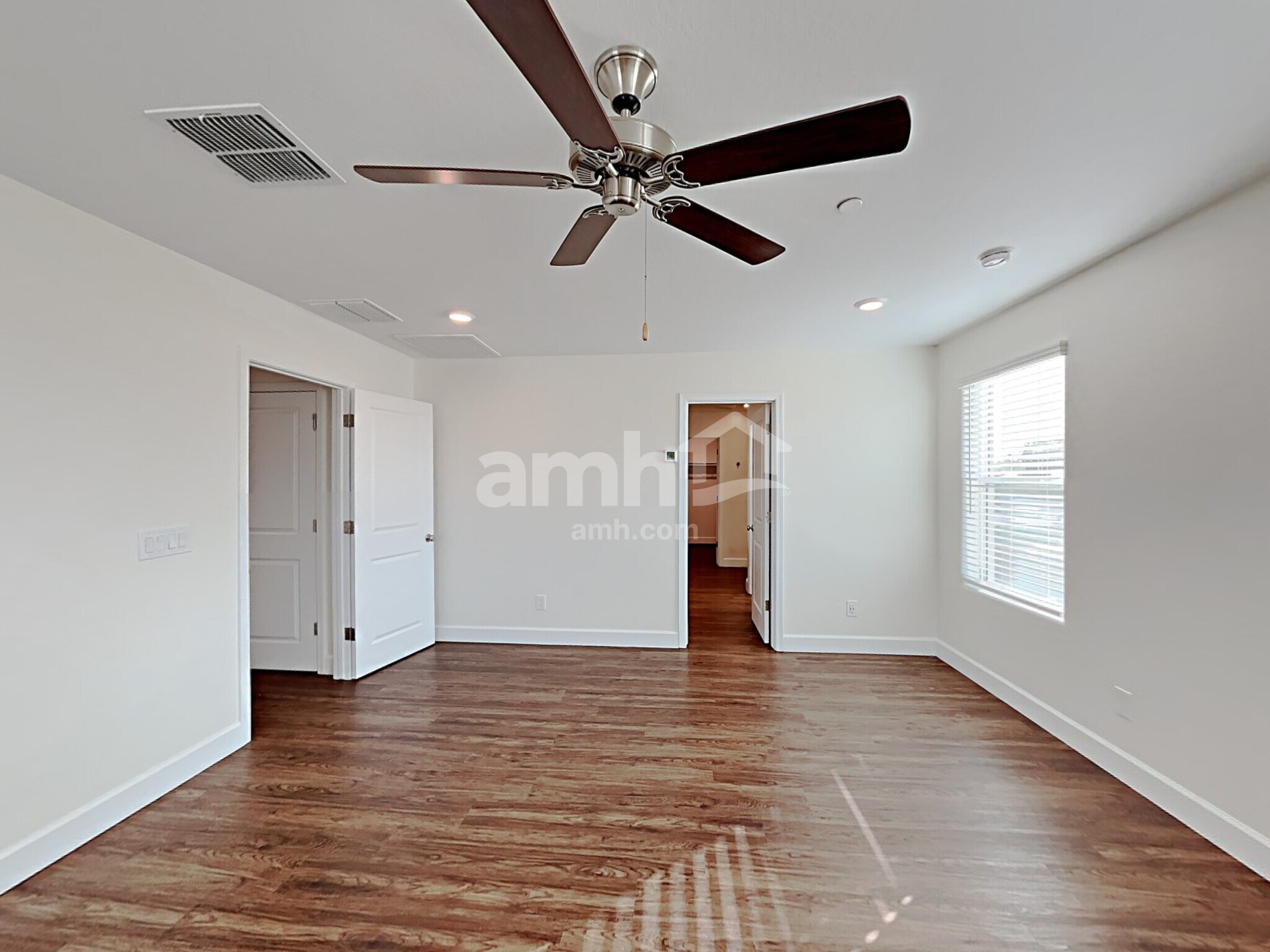 Building Photo - 5919 W Columbine Dr