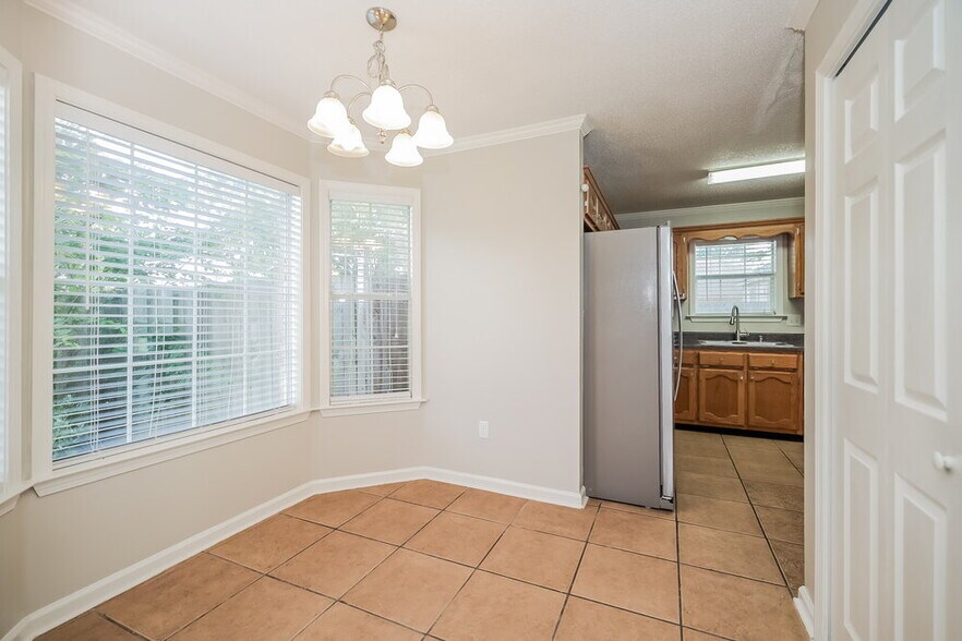 Building Photo - 6671 Hidden Fern Ln E