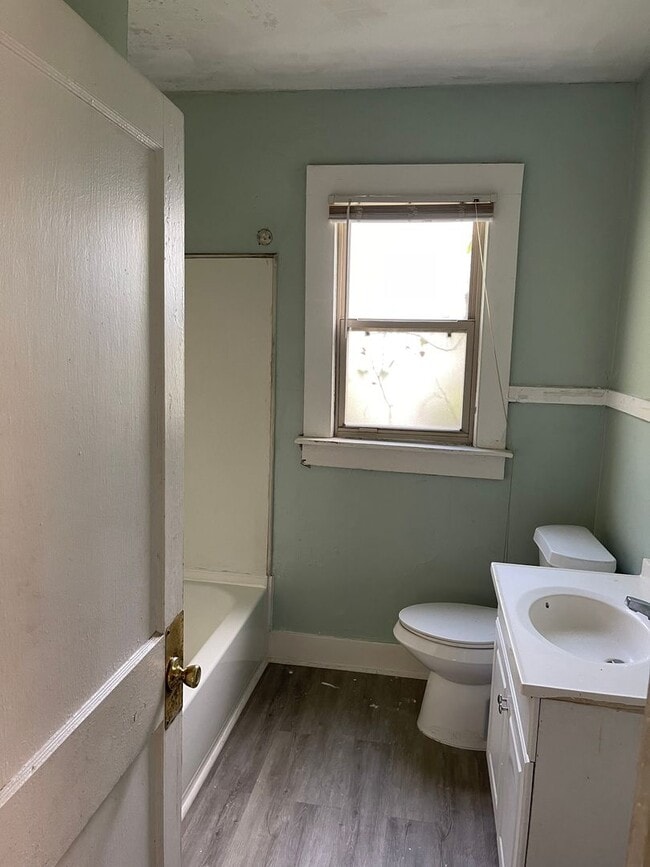 Building Photo - Super cute 2 bedroom home