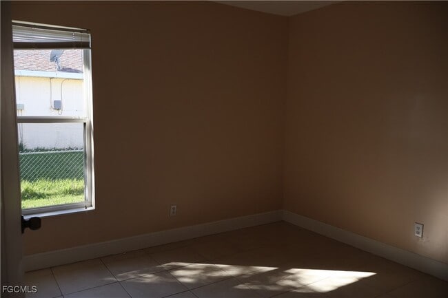 Building Photo - 3805 22nd St SW