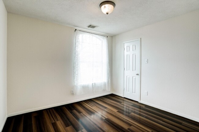 Building Photo - 7605 Waterlilly Ln