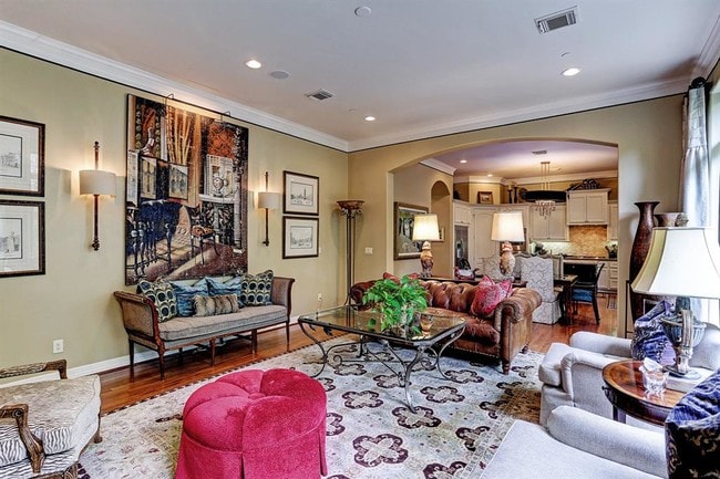 Building Photo - 100 S Creekside Ct