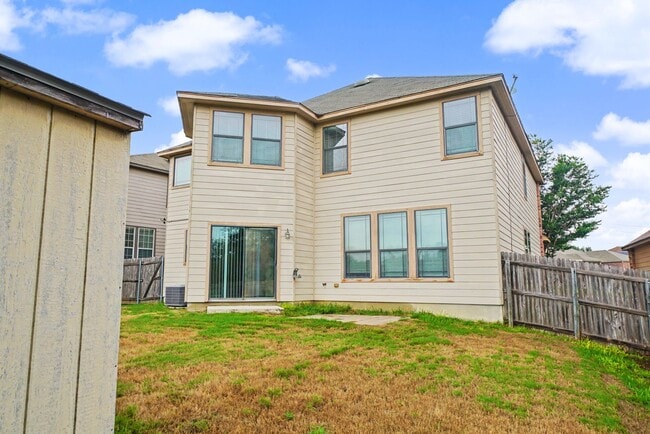 Building Photo - Spacious Live Oak Home Backing to a Greenbelt - Realtor Commission: $500