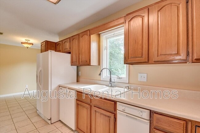 Building Photo - 106 Riverbend Dr