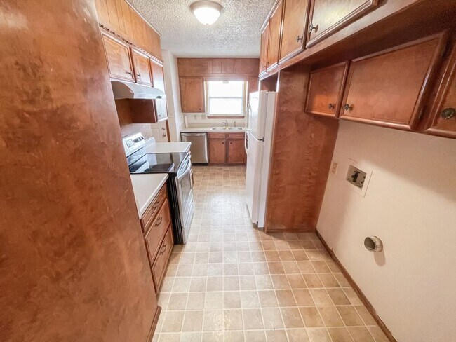 Building Photo - Spacious 2 Bedroom Apartment Available in Hobbs