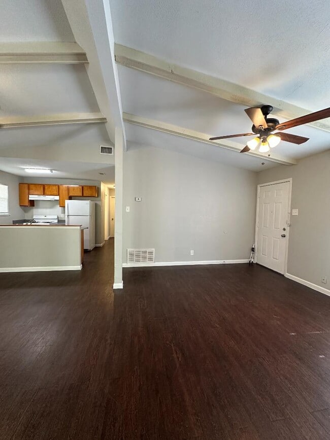 Building Photo - 5127 Village Green