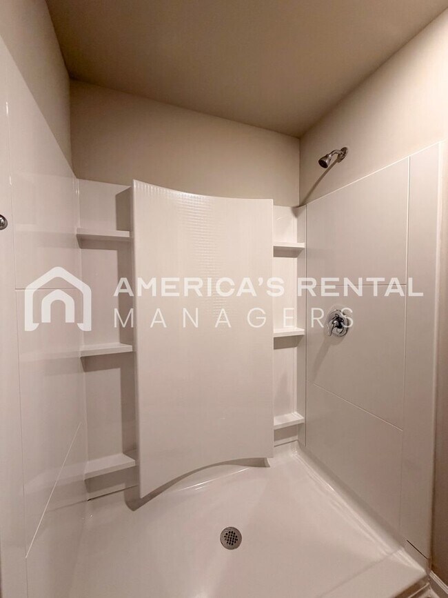 Building Photo - Modern Comfort Awaits in Mize Meadows Brand New Construction with Open Floor Plan!