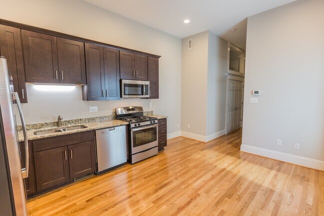 Building Photo - 1121 West Ave